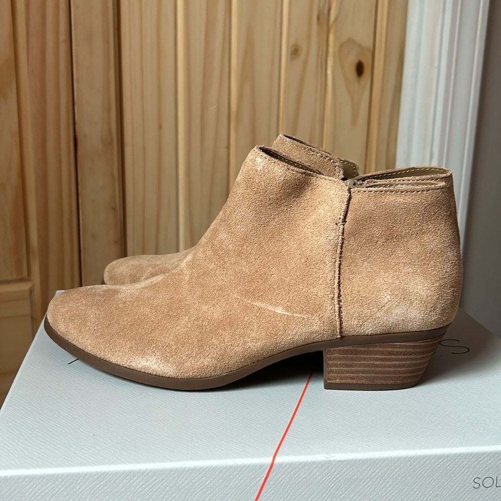 NEVER WORN G.H Bass Suede Ankle Boots Size 7 1/2 - Picture 3 of 6